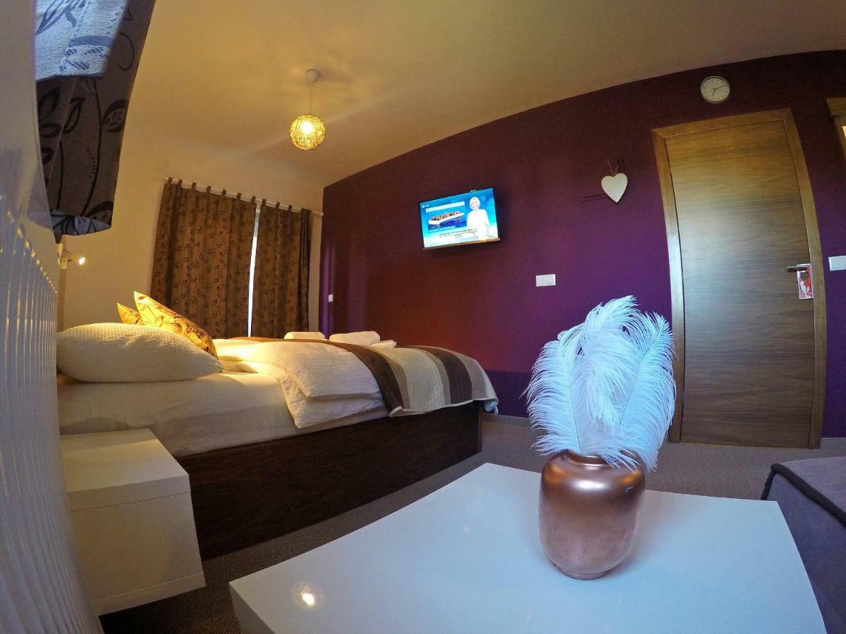 Black Queen Guesthouse Grabovac  Exterior photo