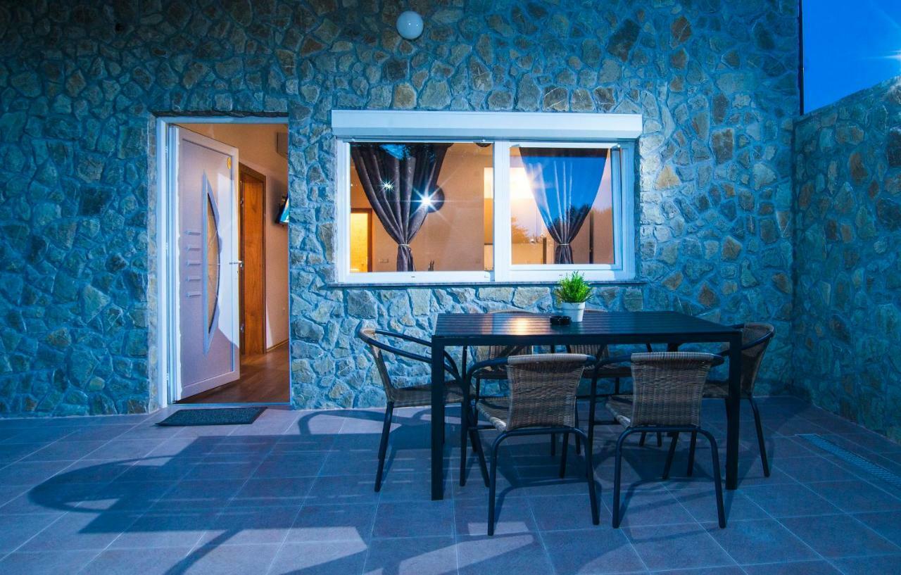 Black Queen Guesthouse Grabovac  Exterior photo